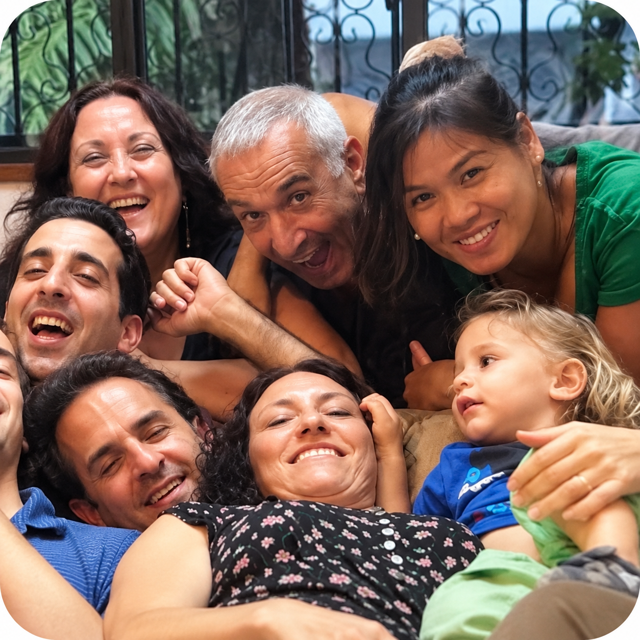 משפחה ברגע של קרבה וחיבור – טיפול משפחתי
